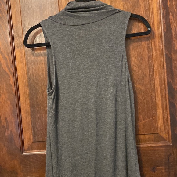 JC fits inc. gray sleeveless tunic. - Picture 9 of 9